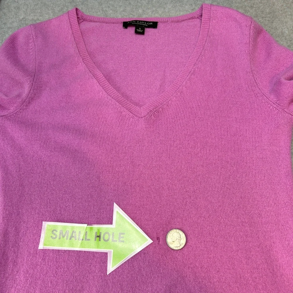 Ann Taylor‎ Size Small Pink Cashmere Sweater V-Neck Long Sleeve Knit Preppy FLAW